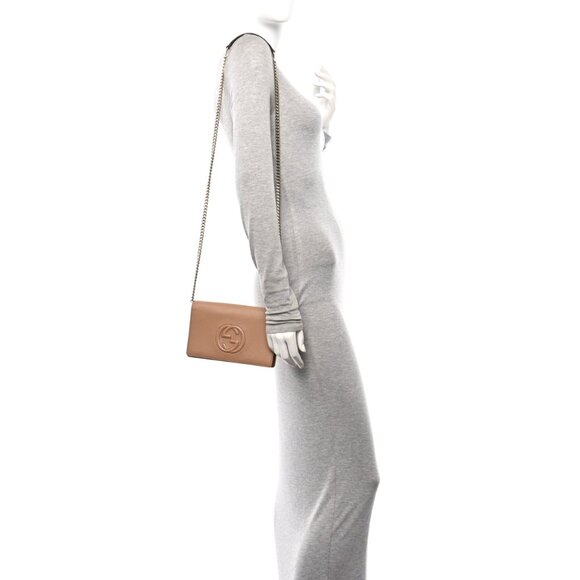 AUTH GUCCI Pebbled Calfskin Soho Wallet On Chain Camelia - Picture 3 of 12